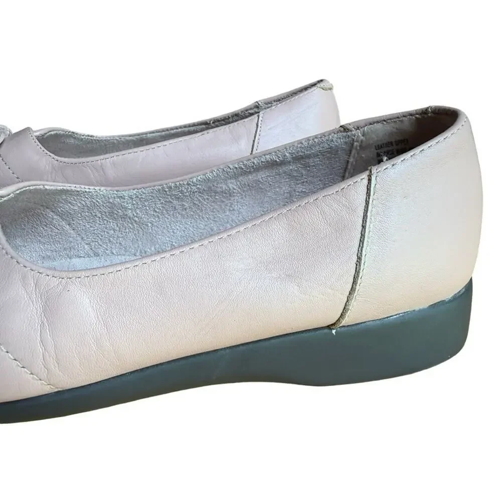 Cobbie Cuddlers Pink Slip On Leather Loafers Flats Comfort Shoes Bow Toe sz 6 W